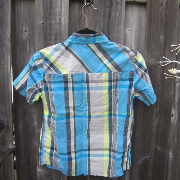 boys size M (10/12) button down short sleeve - Picture 3 of 6